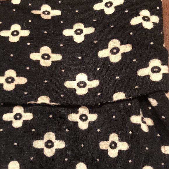 FOREVER 21 Adorable Body Con Skirt Size M - Picture 2 of 4